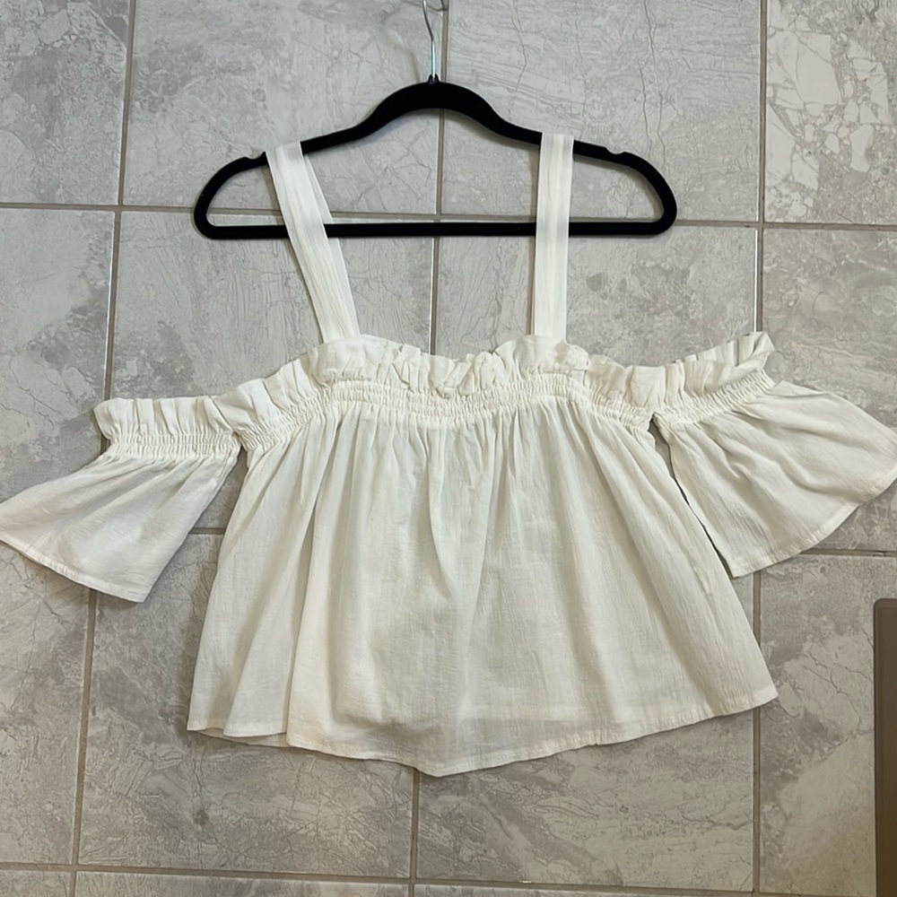 super cute white top. ONE SIZE